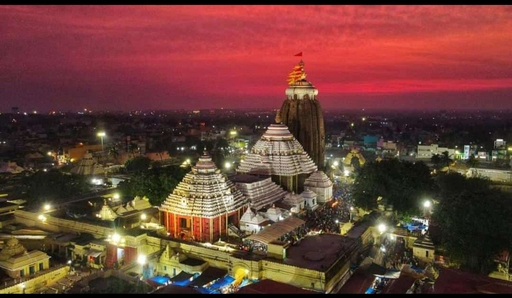 Puri Jagannath Mandir at night